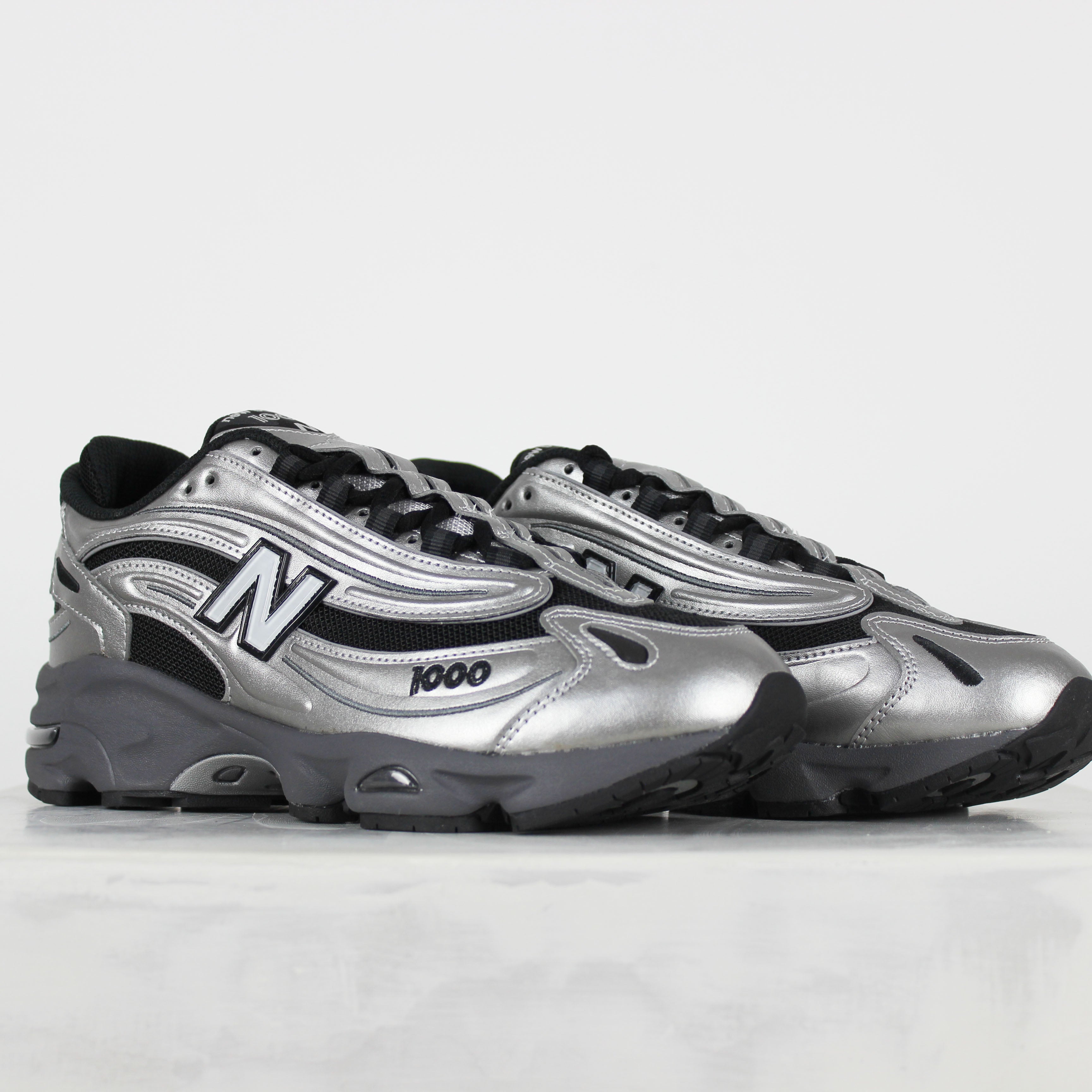 Tênis New Balance M1000 Preto Cinza Metálico