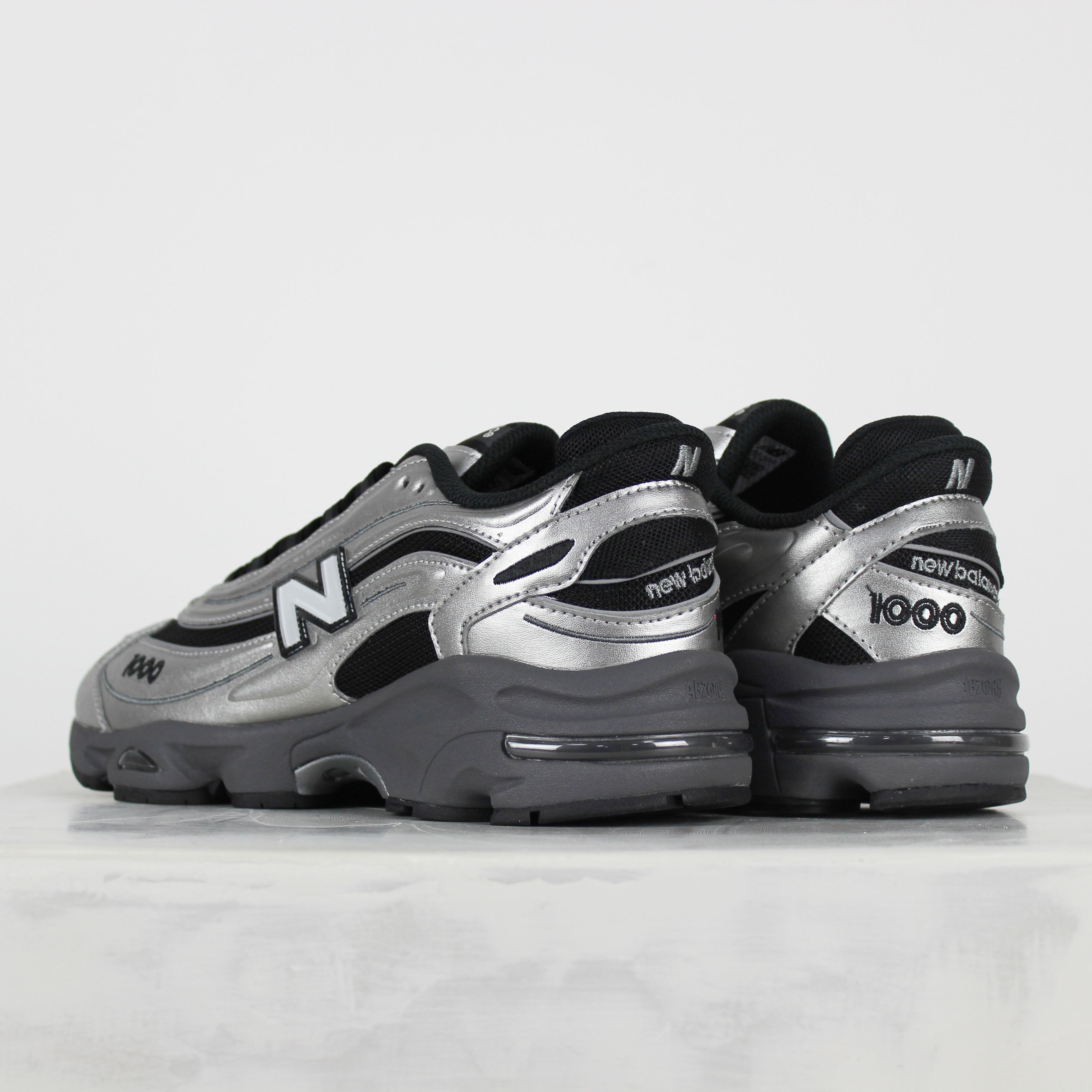 Tênis New Balance M1000 Preto Cinza Metálico