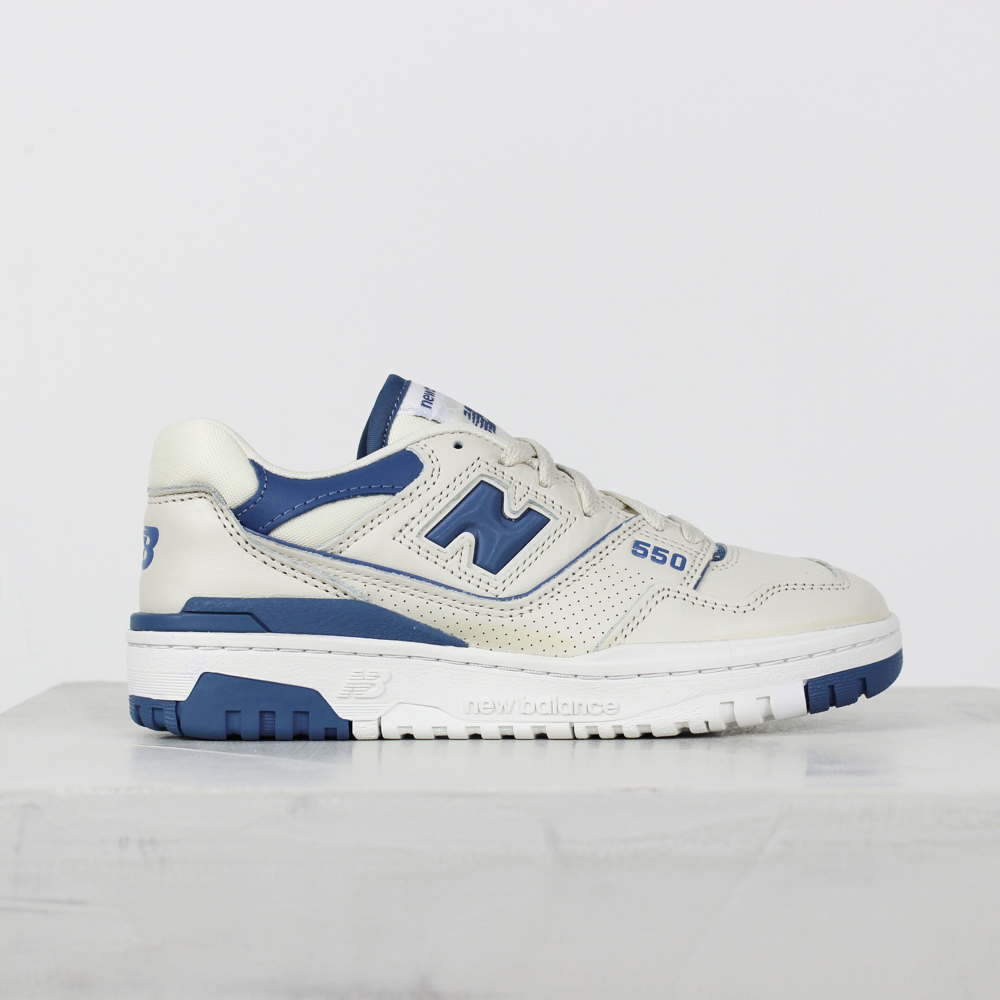 Tênis New Balance 550 Off White blue