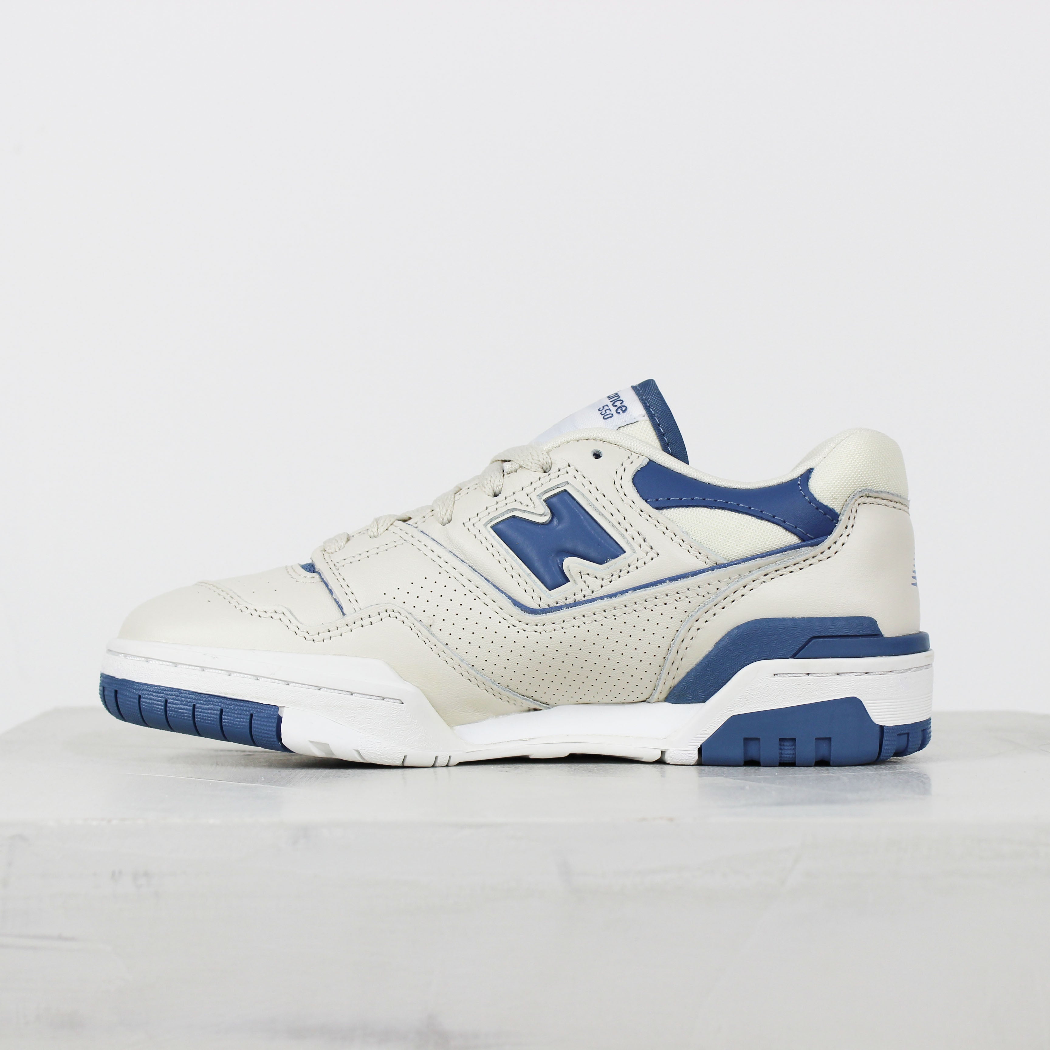 Tênis New Balance 550 Off White blue