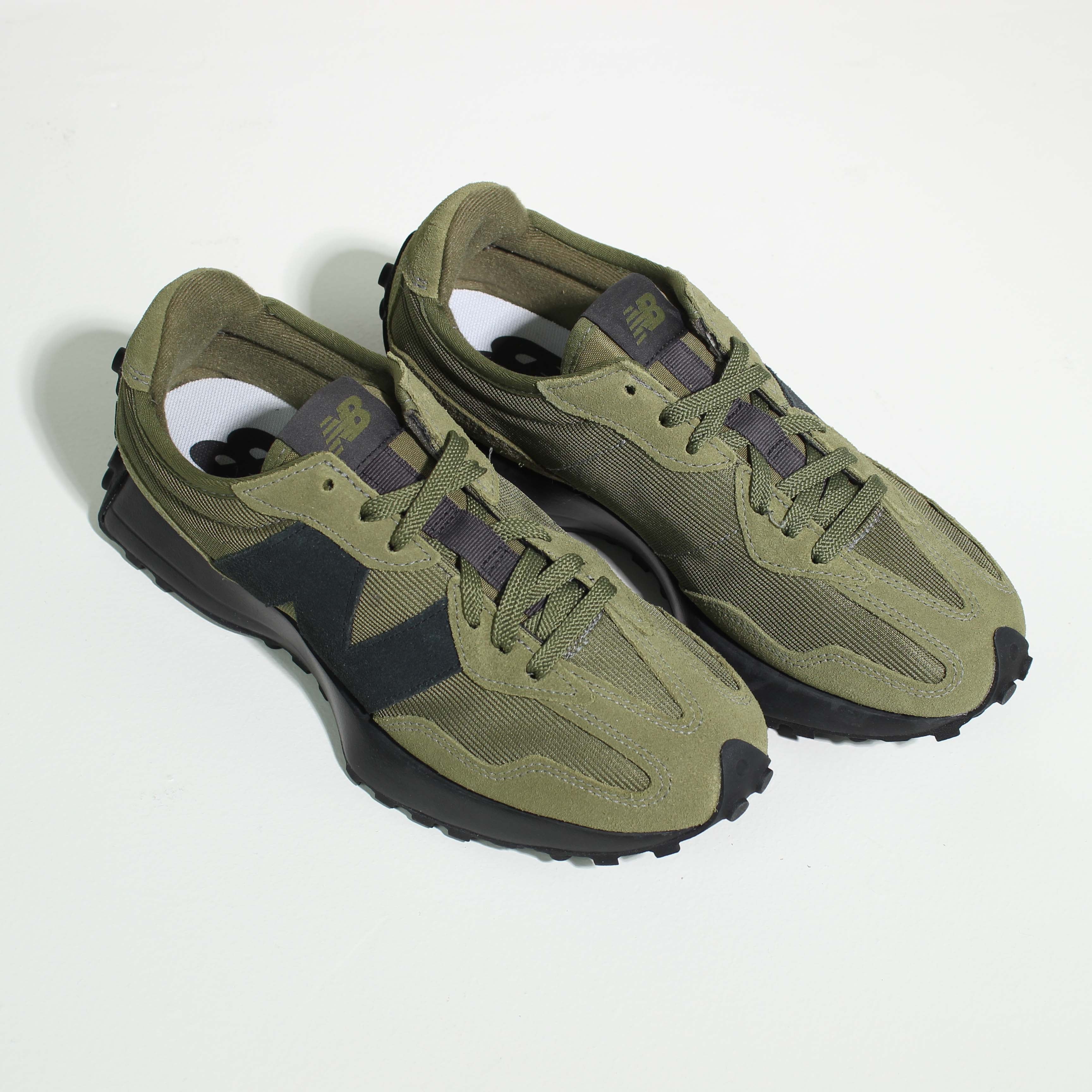 Tênis New Balance 327v1 Verde Oliva Preto