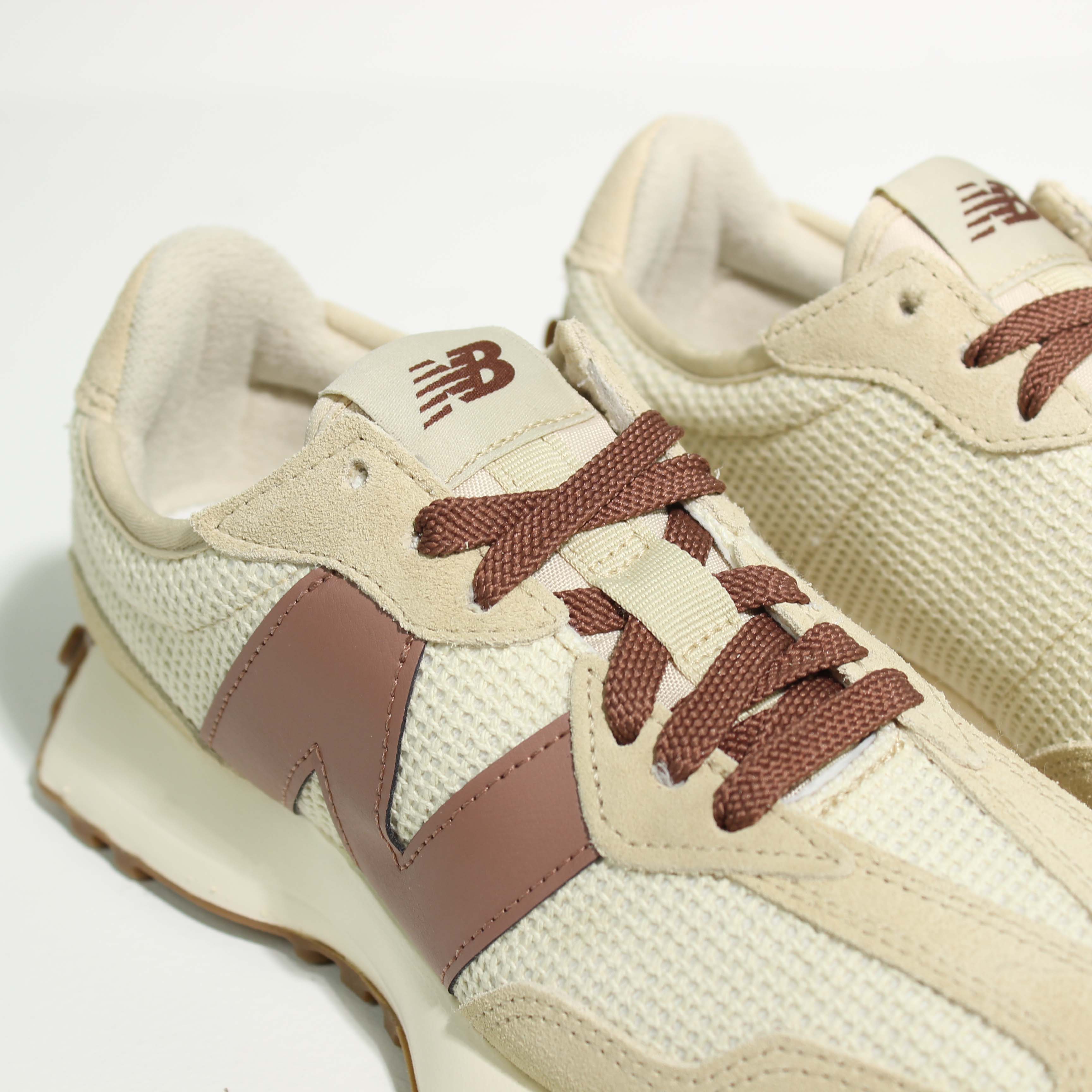 Tênis New Balance 327V1 Feminino Bege Marrom