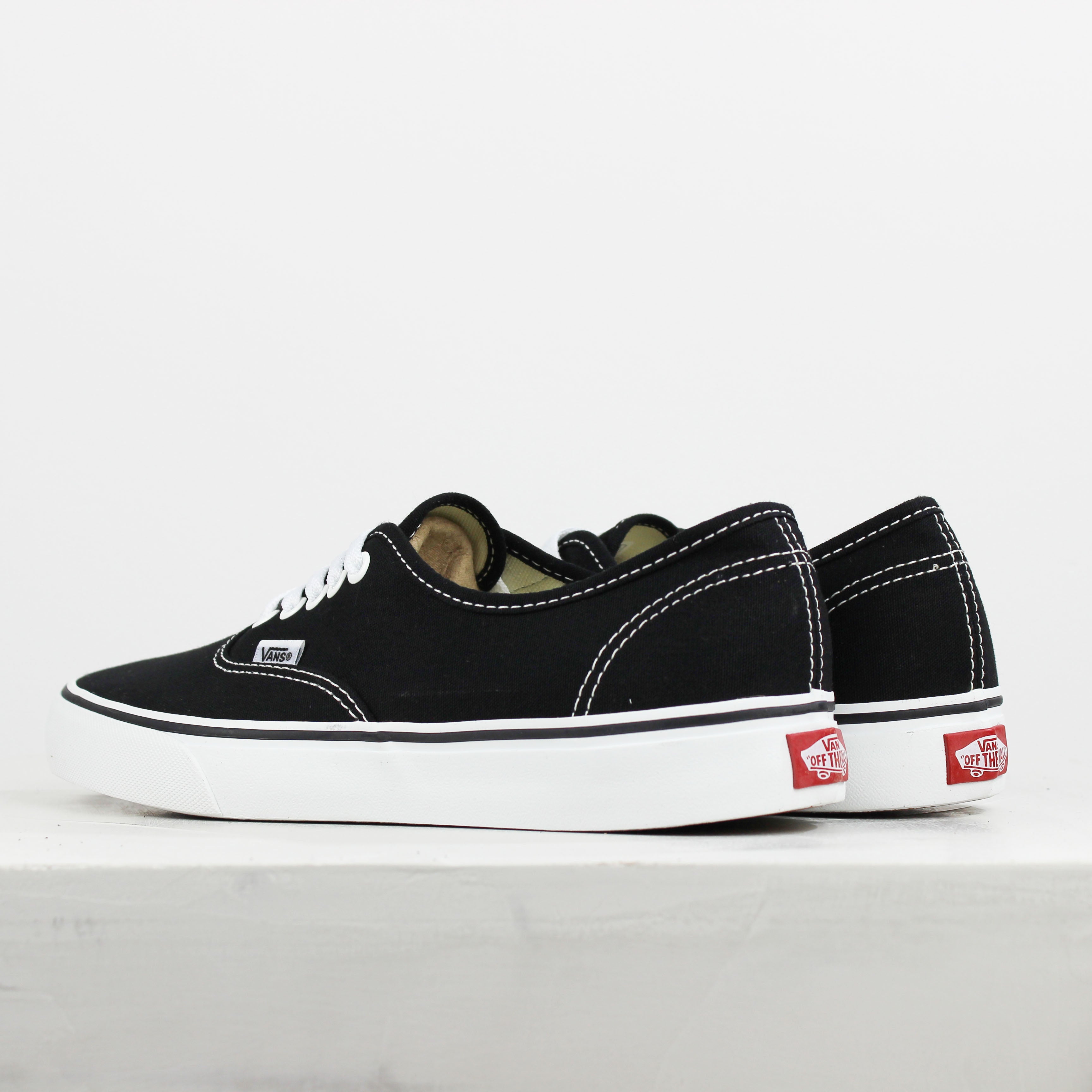 Tênis Vans Authentic Black White