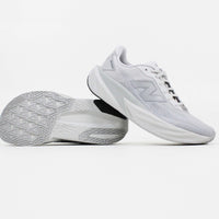 Tênis Feminino New Balance FuelCell Rebel v4 Cinza Claro Prata