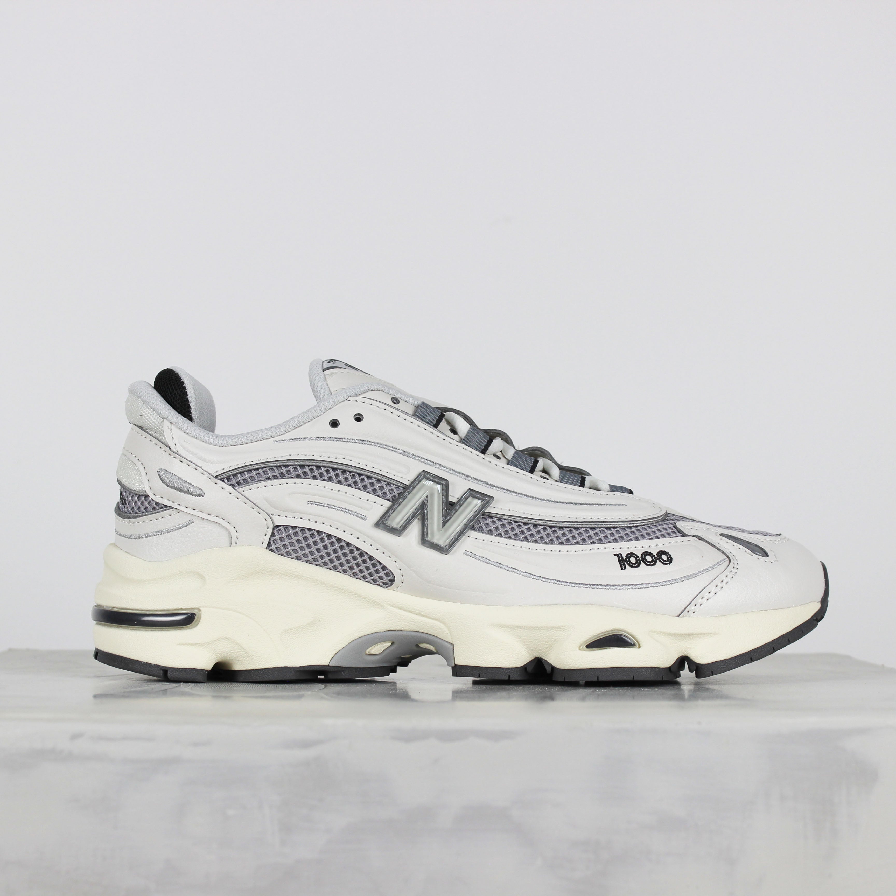 Tênis New Balance M1000 Unisex Bege Cinza Claro