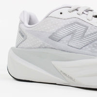Tênis Feminino New Balance FuelCell Rebel v4 Cinza Claro Prata