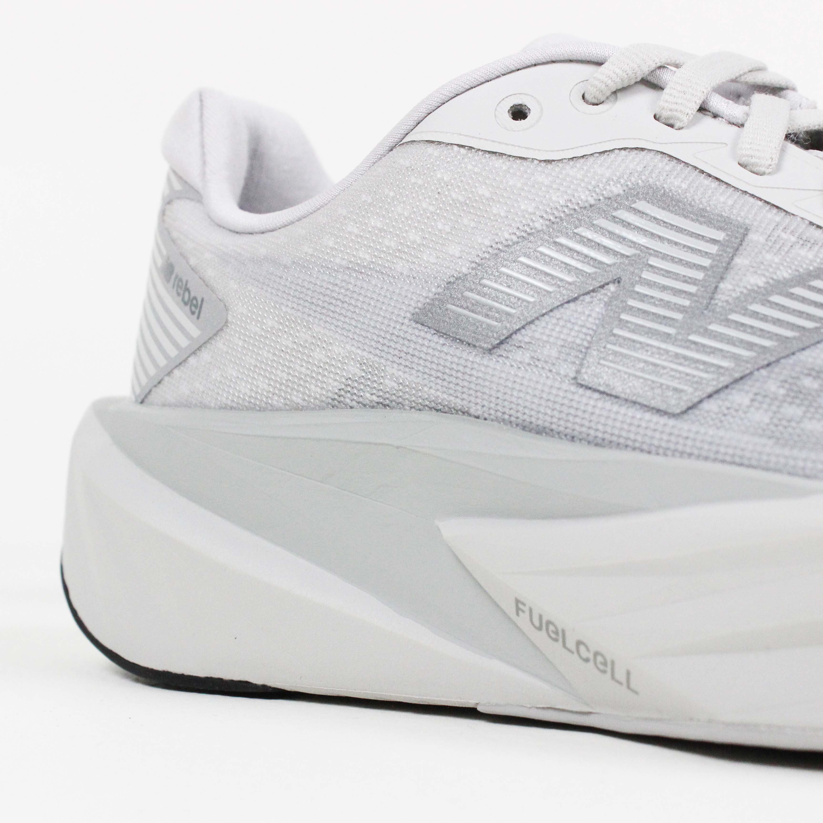 Tênis Feminino New Balance FuelCell Rebel v4 Cinza Claro Prata