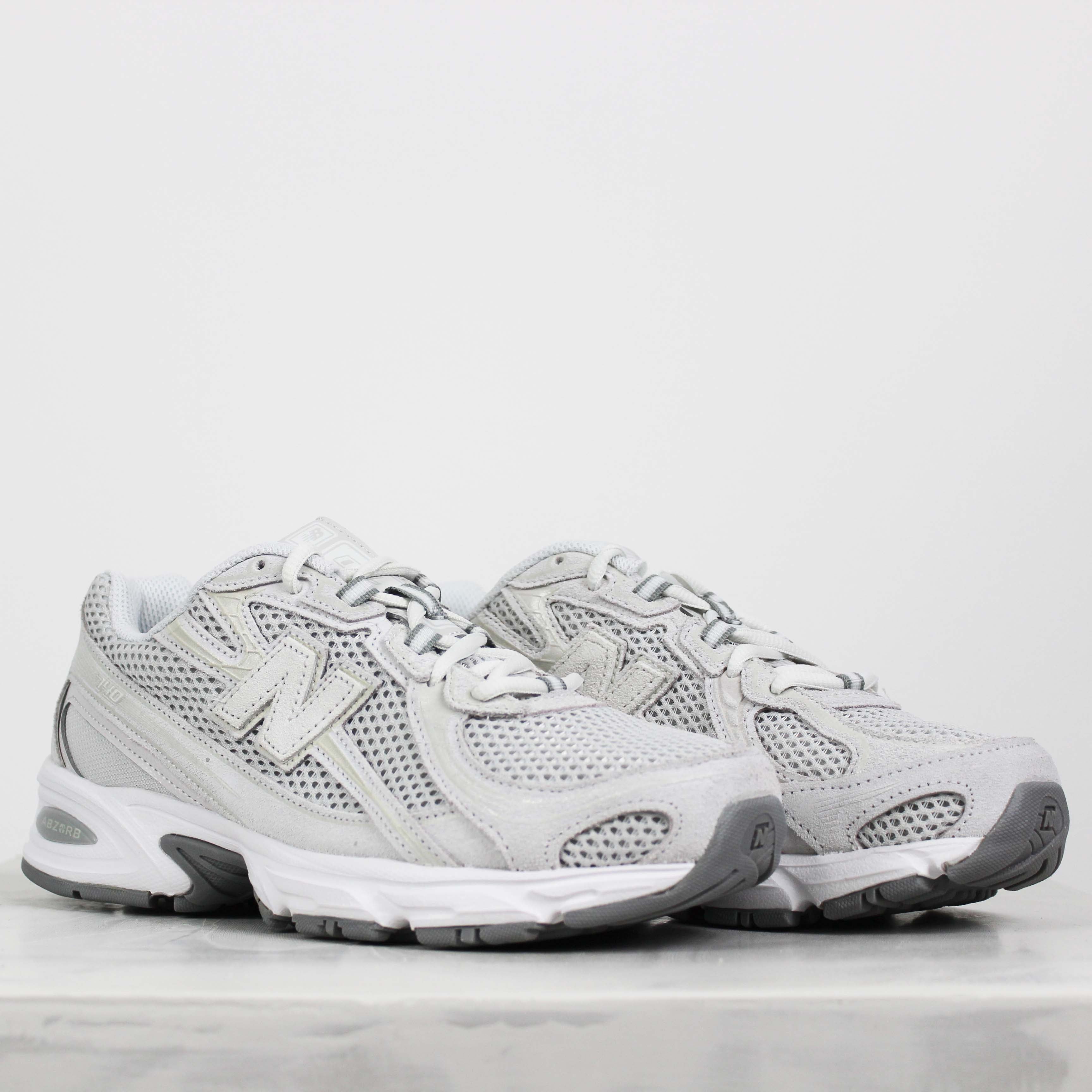 Tênis New Balance 740 Cinza