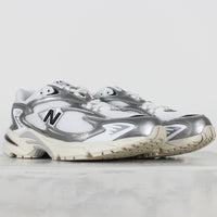Tênis New Balance 725 Branco Cinza Metalizado