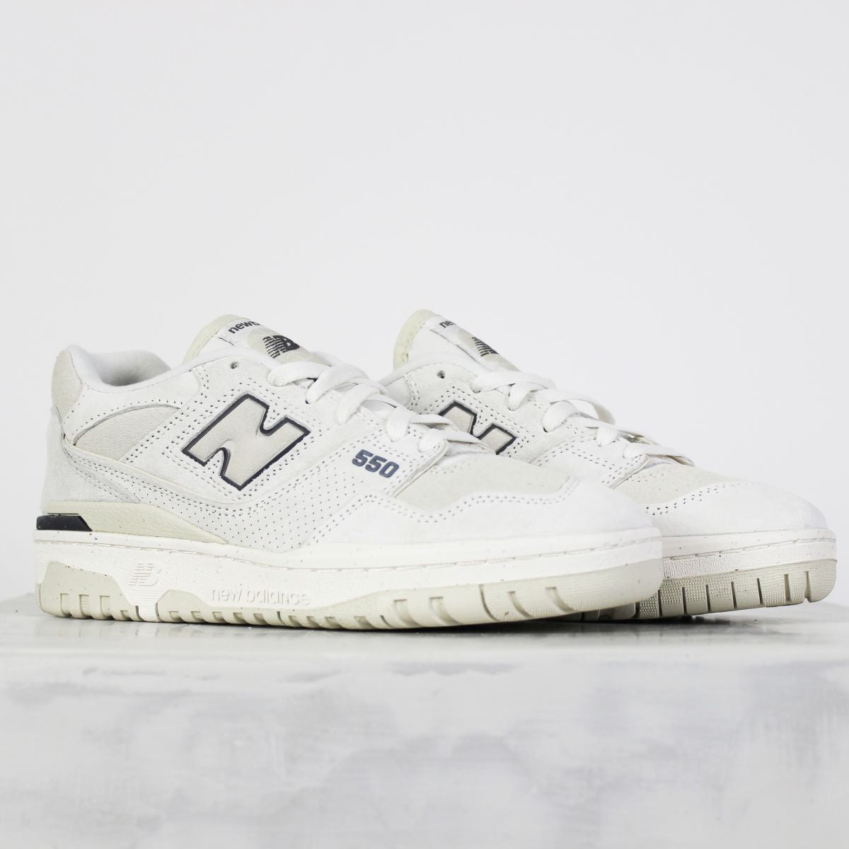 Tênis New Balance 550 Sea Salt Dark Arctic Grey