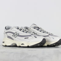 Tênis New Balance M1000 Unisex Bege Cinza Claro