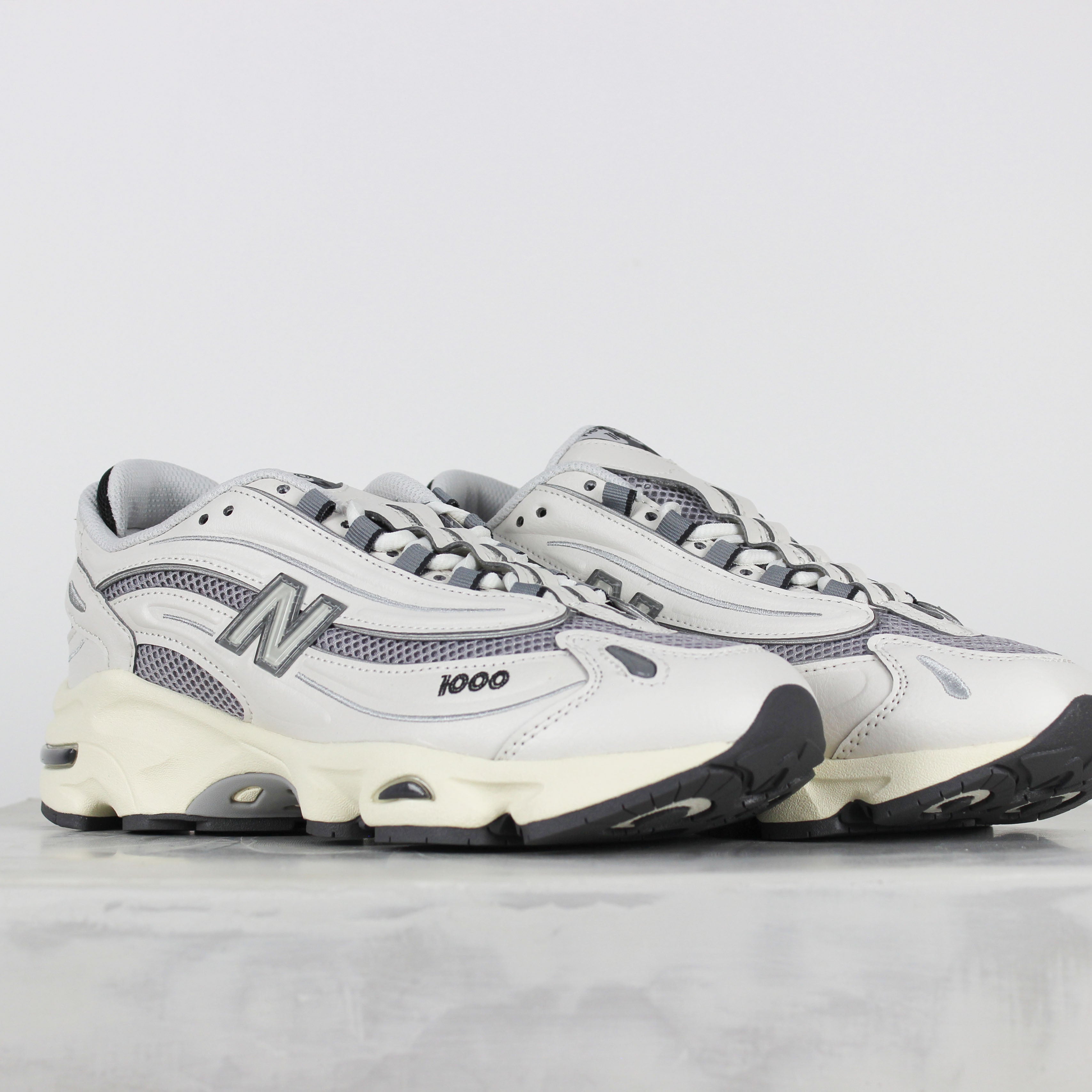 Tênis New Balance M1000 Unisex Bege Cinza Claro