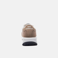 Tênis New Balance 370v1 Marrom Branco Off