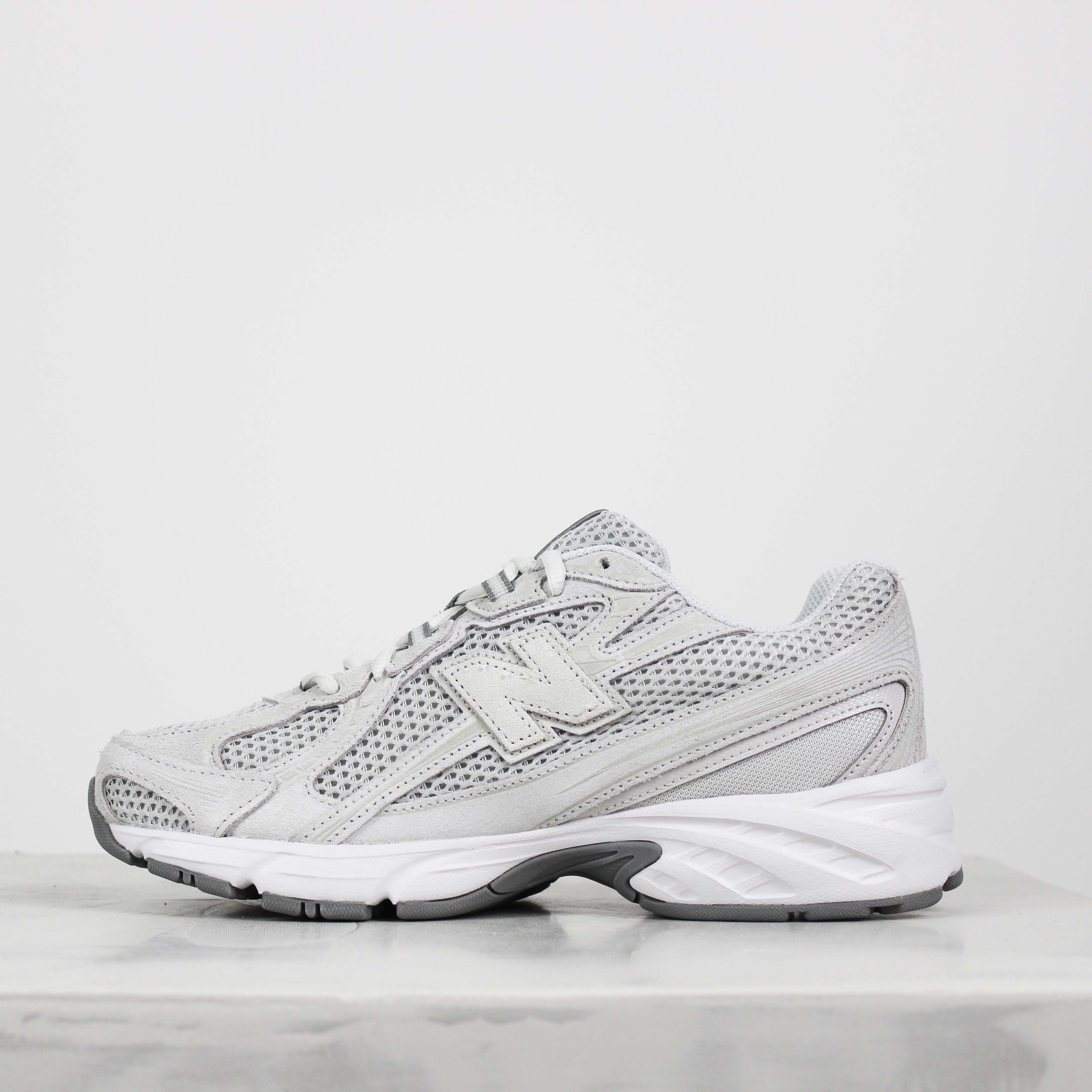 Tênis New Balance 740 Cinza