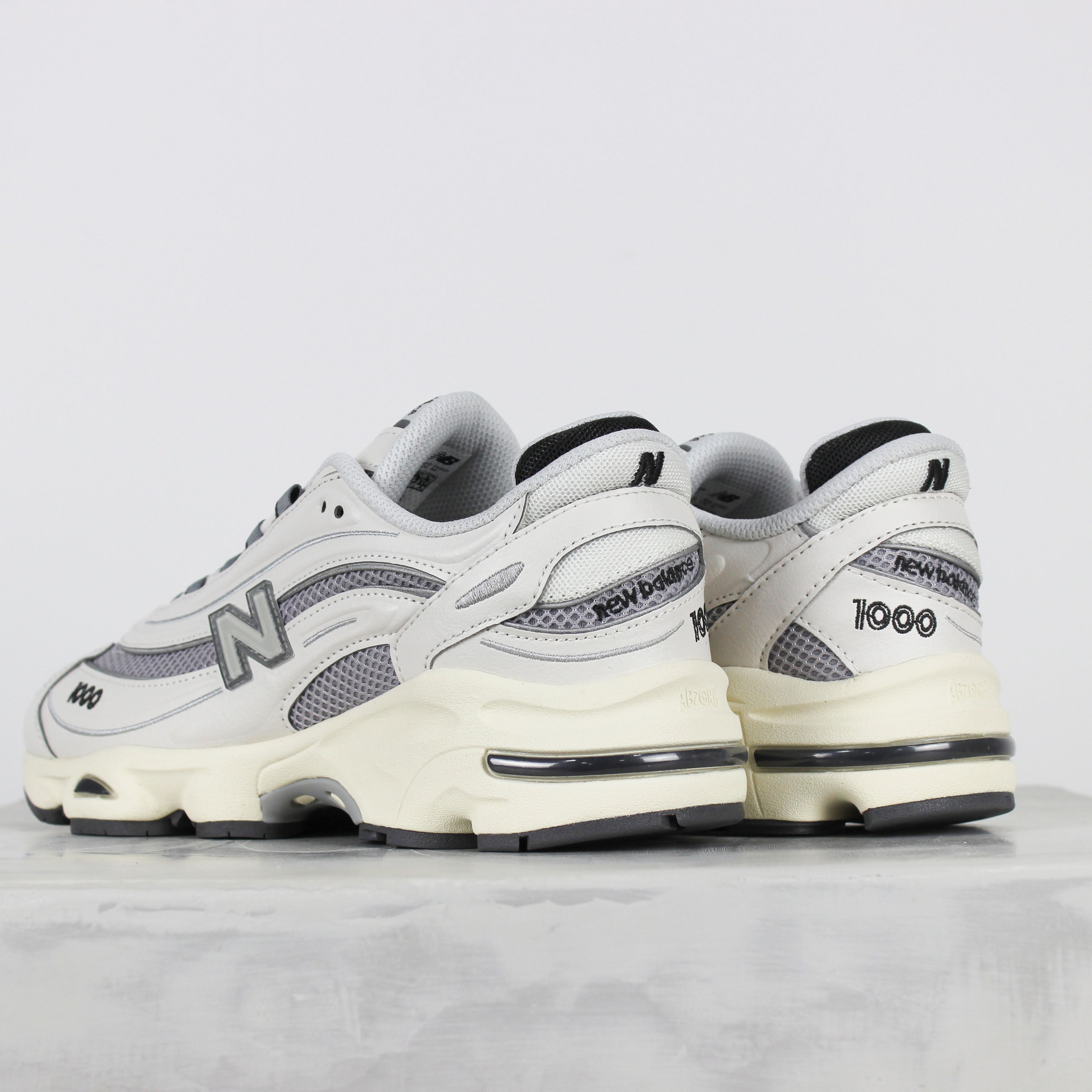 Tênis New Balance M1000 Unisex Bege Cinza Claro