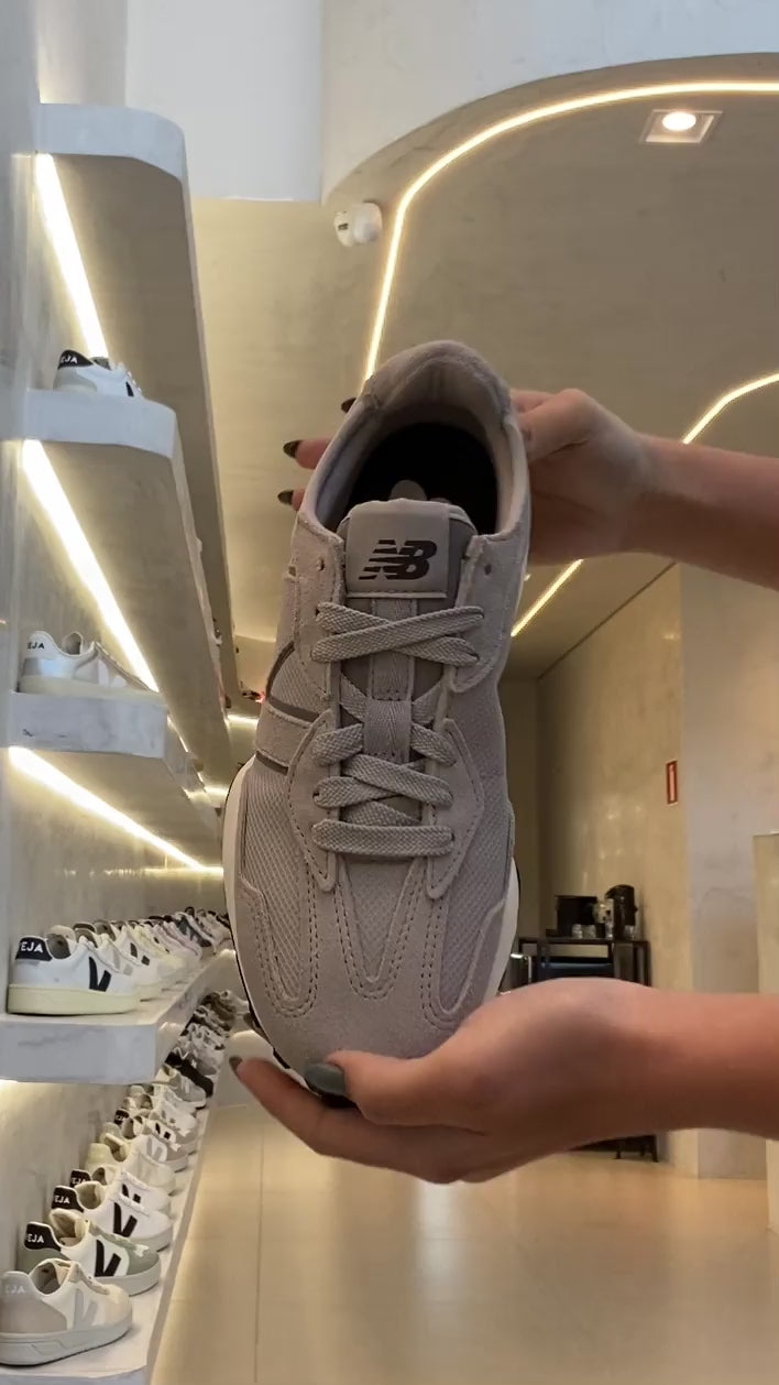 Tênis New Balance 327v1 Cinza