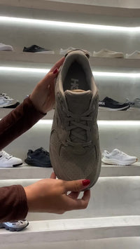 Tênis Hoka Clifton L Suede Cinza