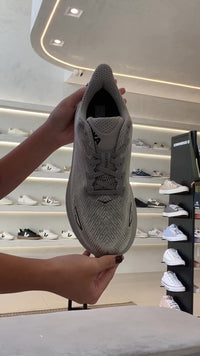 Tênis Hoka M Clifton 9 Cinza