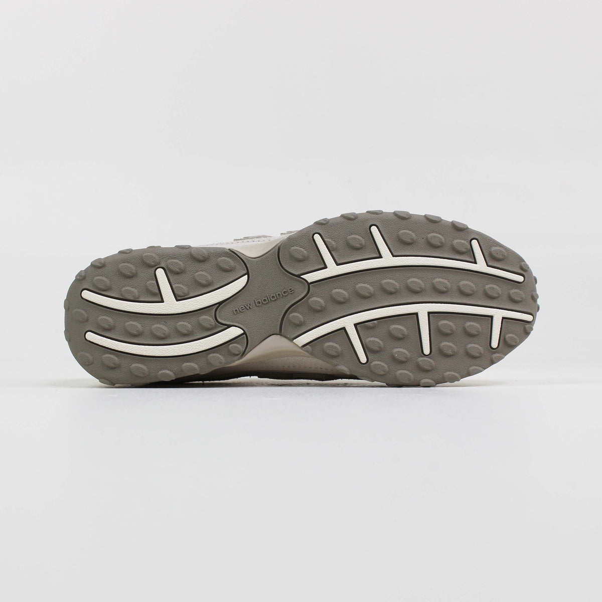 Tênis New Balance 204L Feminino Bege