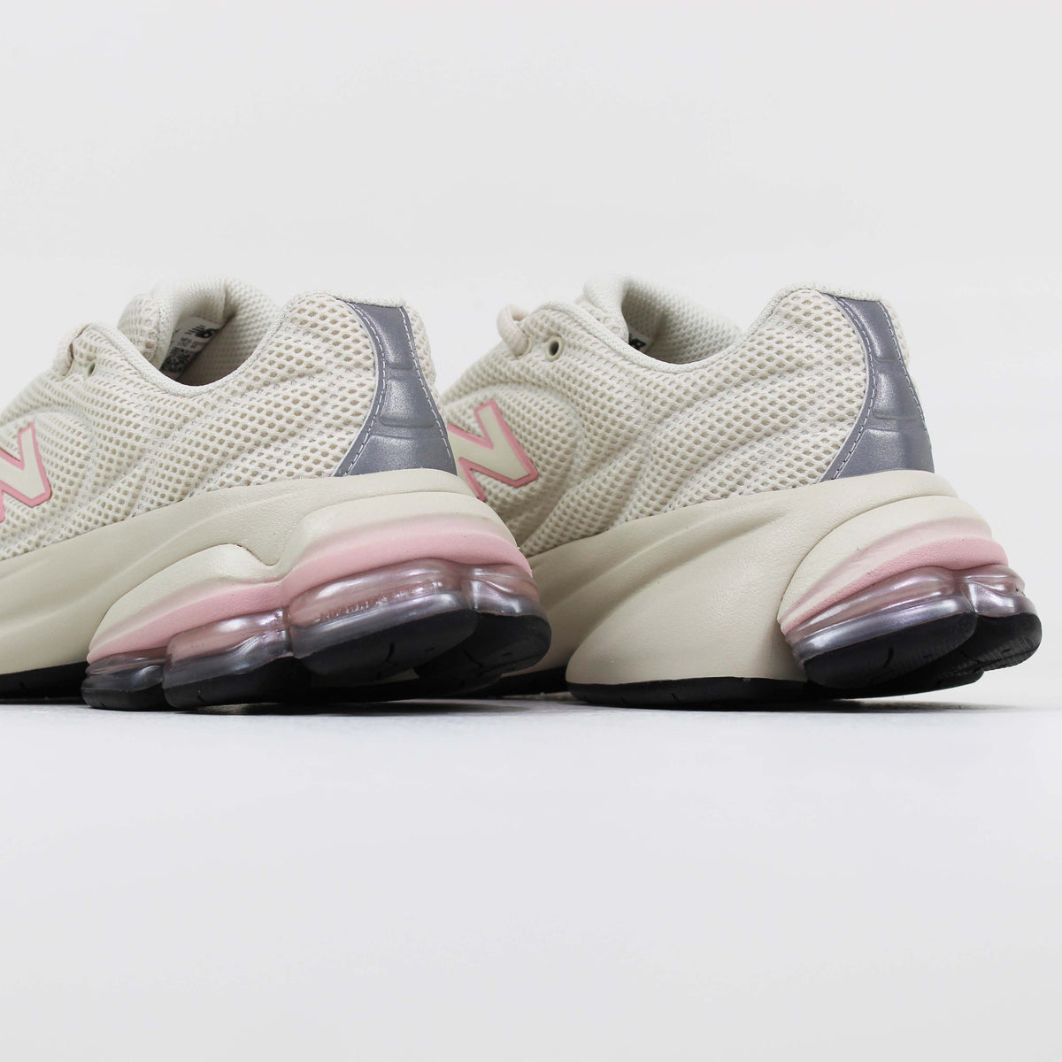Tênis New Balance 5030 Branco e Rosa