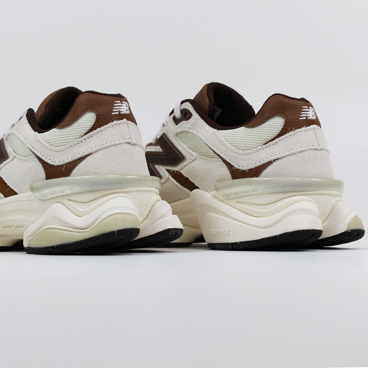 Tênis New Balance 9060 Unissex Bege e Marrom