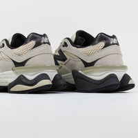 Tênis New Balance 9060 Bege e Preto