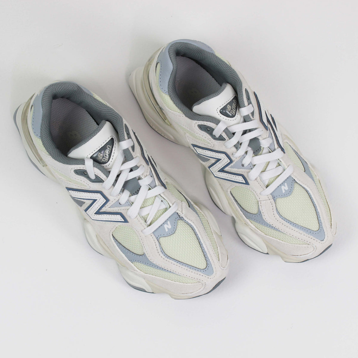 Tênis New Balance 9060 Bege e Verde Claro