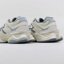 Tênis New Balance 9060 Bege e Verde Claro