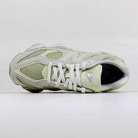 Tênis New Balance 9060 Unissex Off-White e Verde Claro