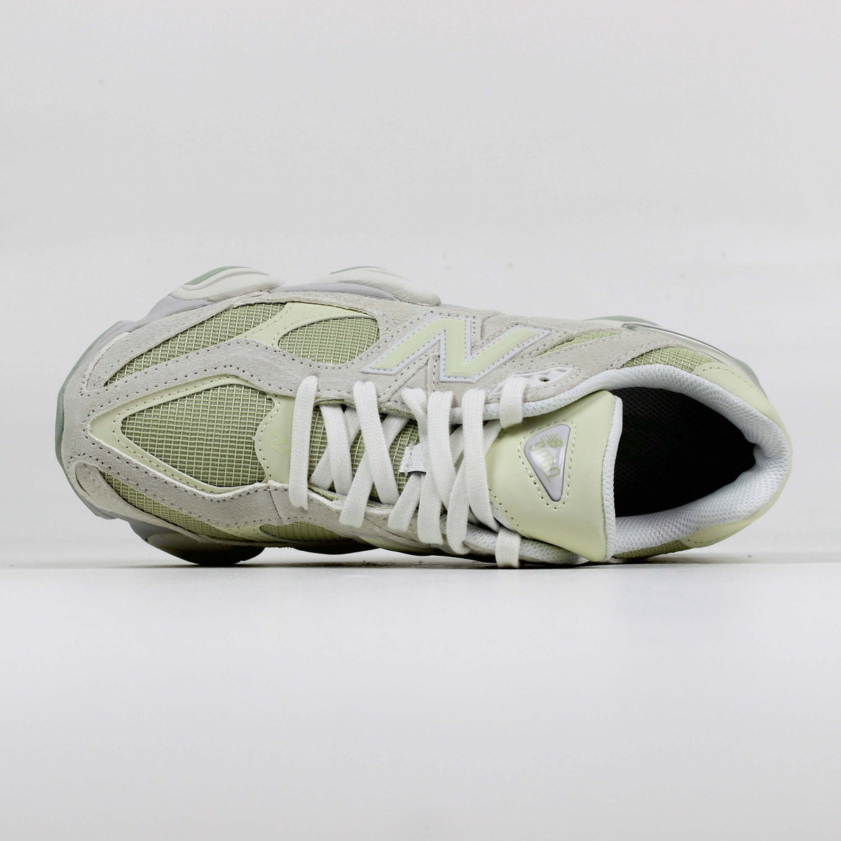 Tênis New Balance 9060 Unissex Off-White e Verde Claro