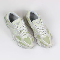 Tênis New Balance 9060 Unissex Off-White e Verde Claro