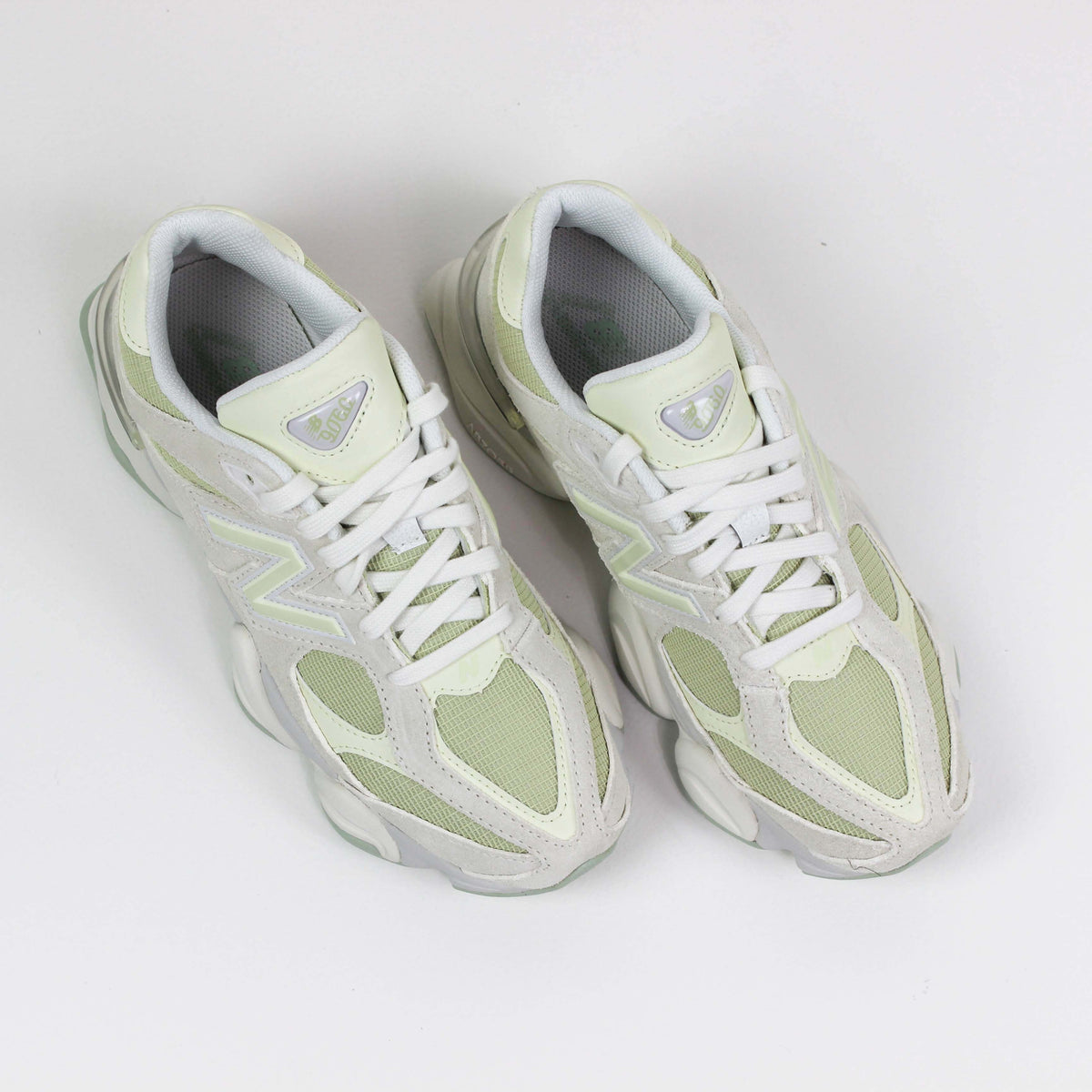 Tênis New Balance 9060 Unissex Off-White e Verde Claro