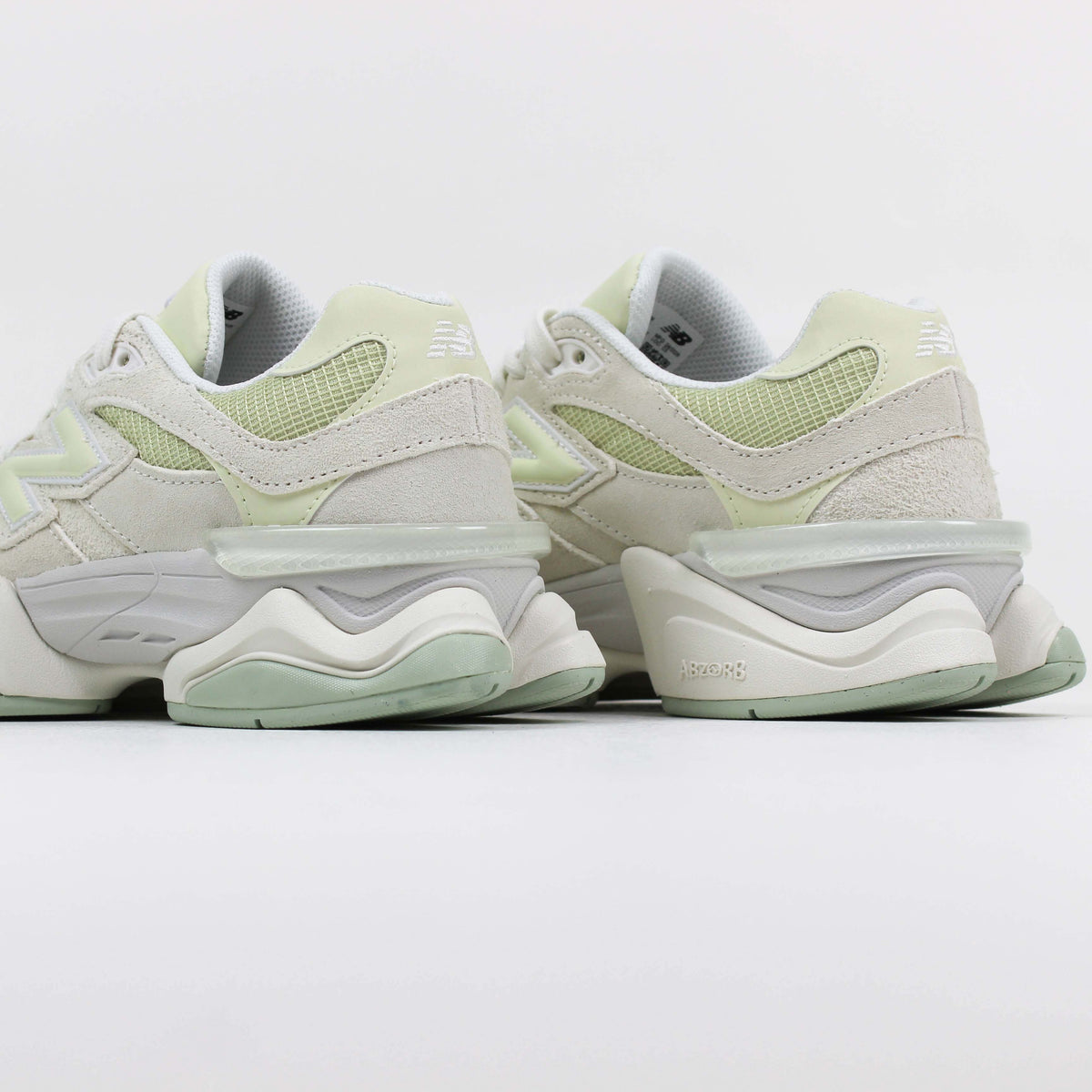 Tênis New Balance 9060 Unissex Off-White e Verde Claro